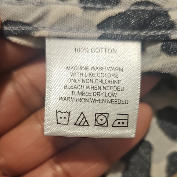 Foxcroft Button Up, Black and White Animal Print Shirt NWOT Sz 4 - Picture 8 of 9